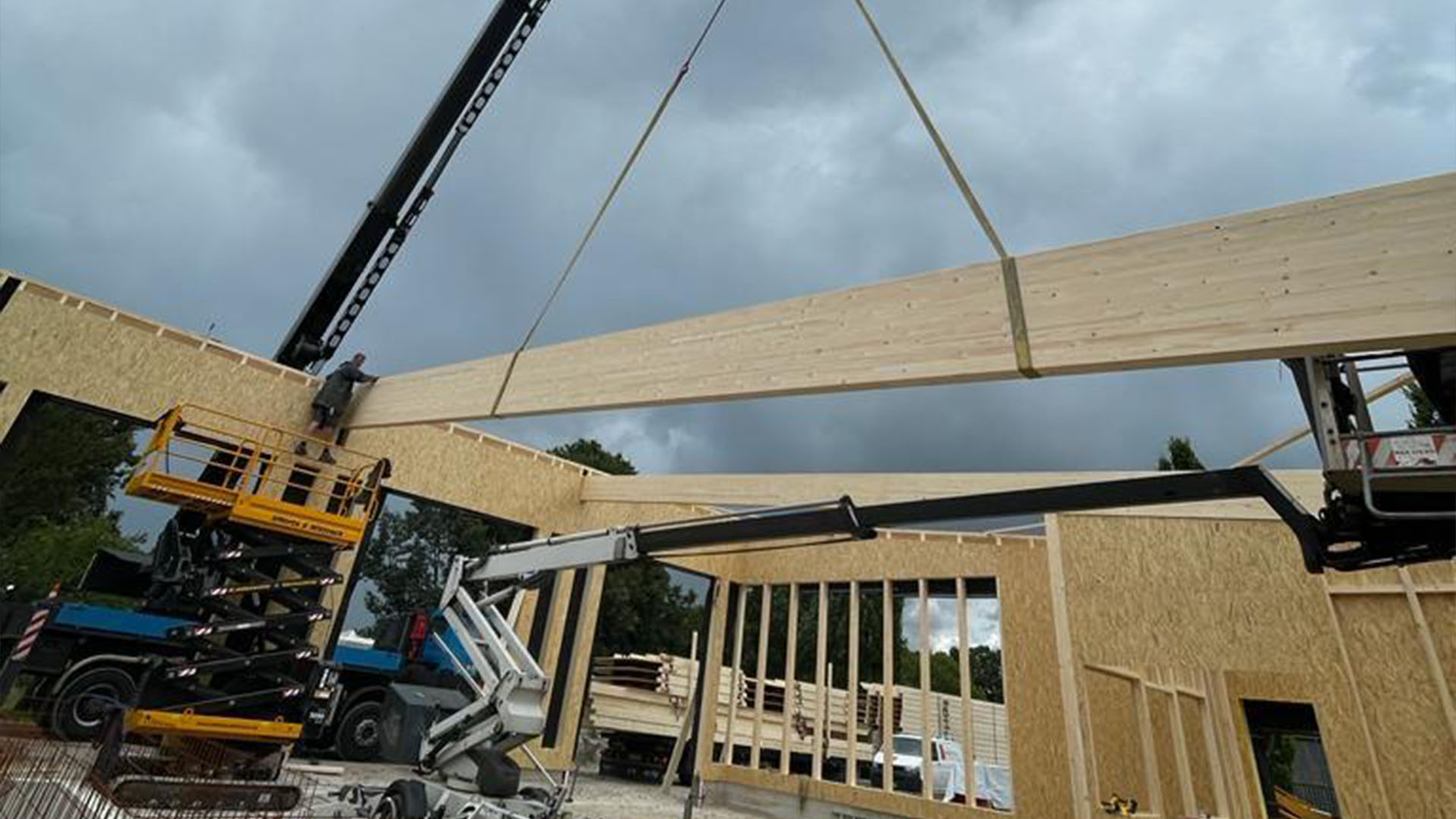 DAHOTEC - Dach- und Holzbauarbeiten Hallenbau