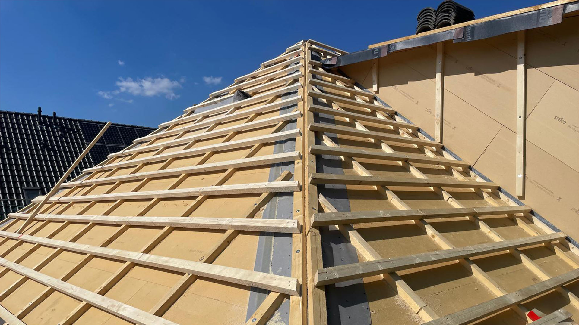 DAHOTEC Background Dach- und Holzbauarbeiten DAHOTEC - Dach- und Holzbauarbeiten