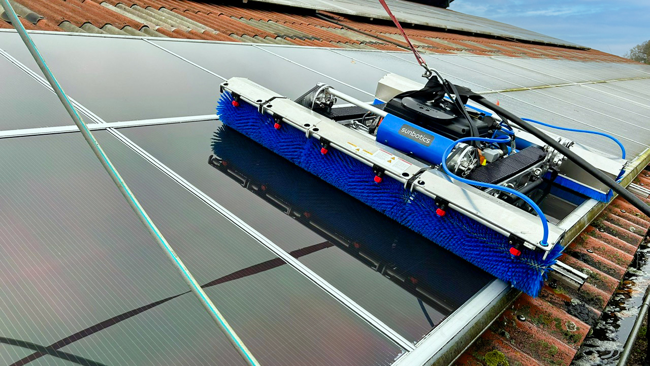 DAHOTEC Photovoltaik Reinigung Roboter